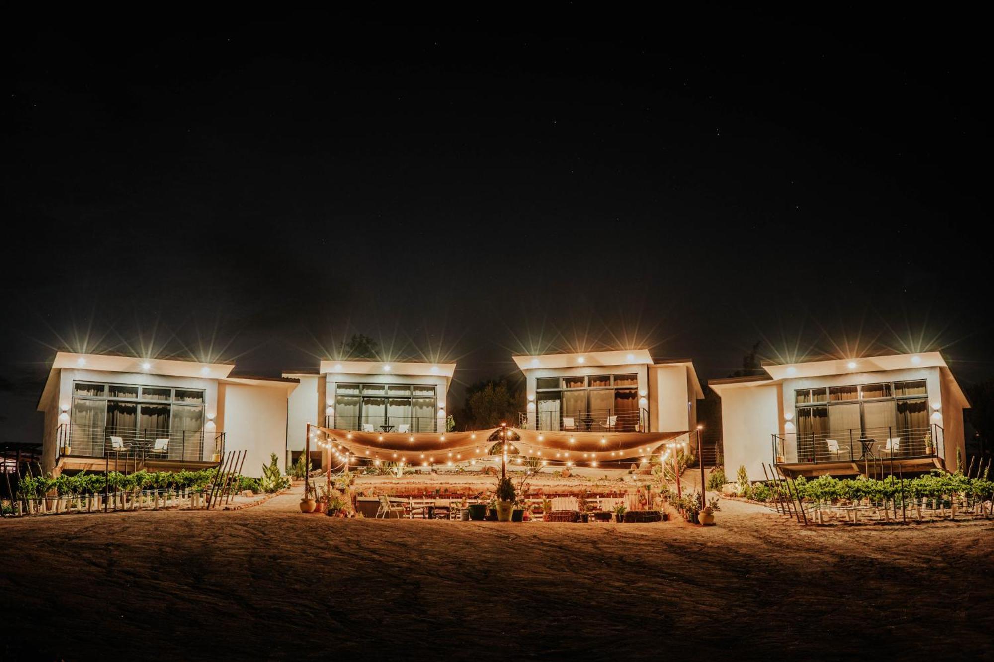 Vl Uno Bed and Breakfast Ενσενάντα Εξωτερικό φωτογραφία