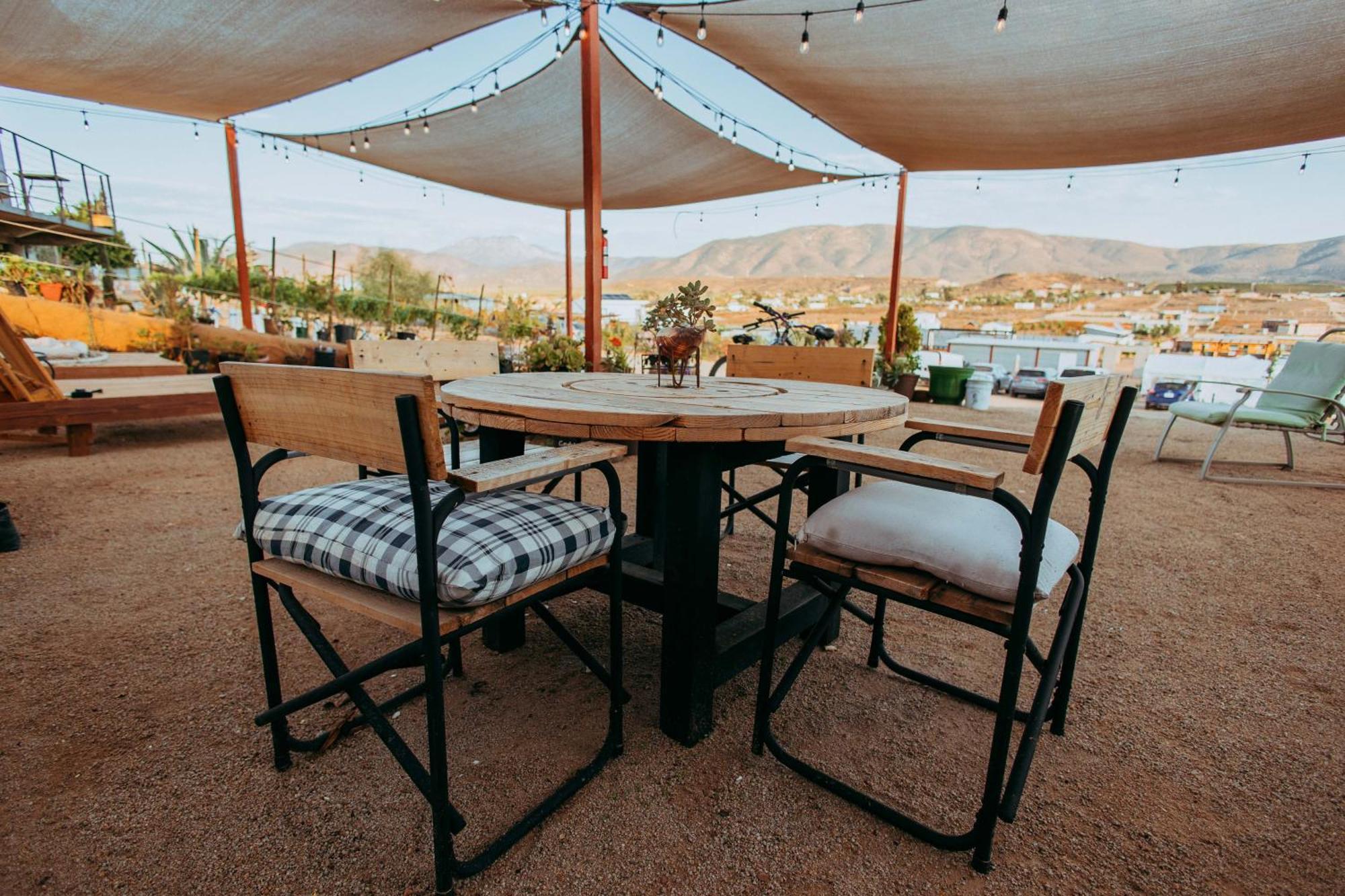 Vl Uno Bed and Breakfast Ενσενάντα Εξωτερικό φωτογραφία