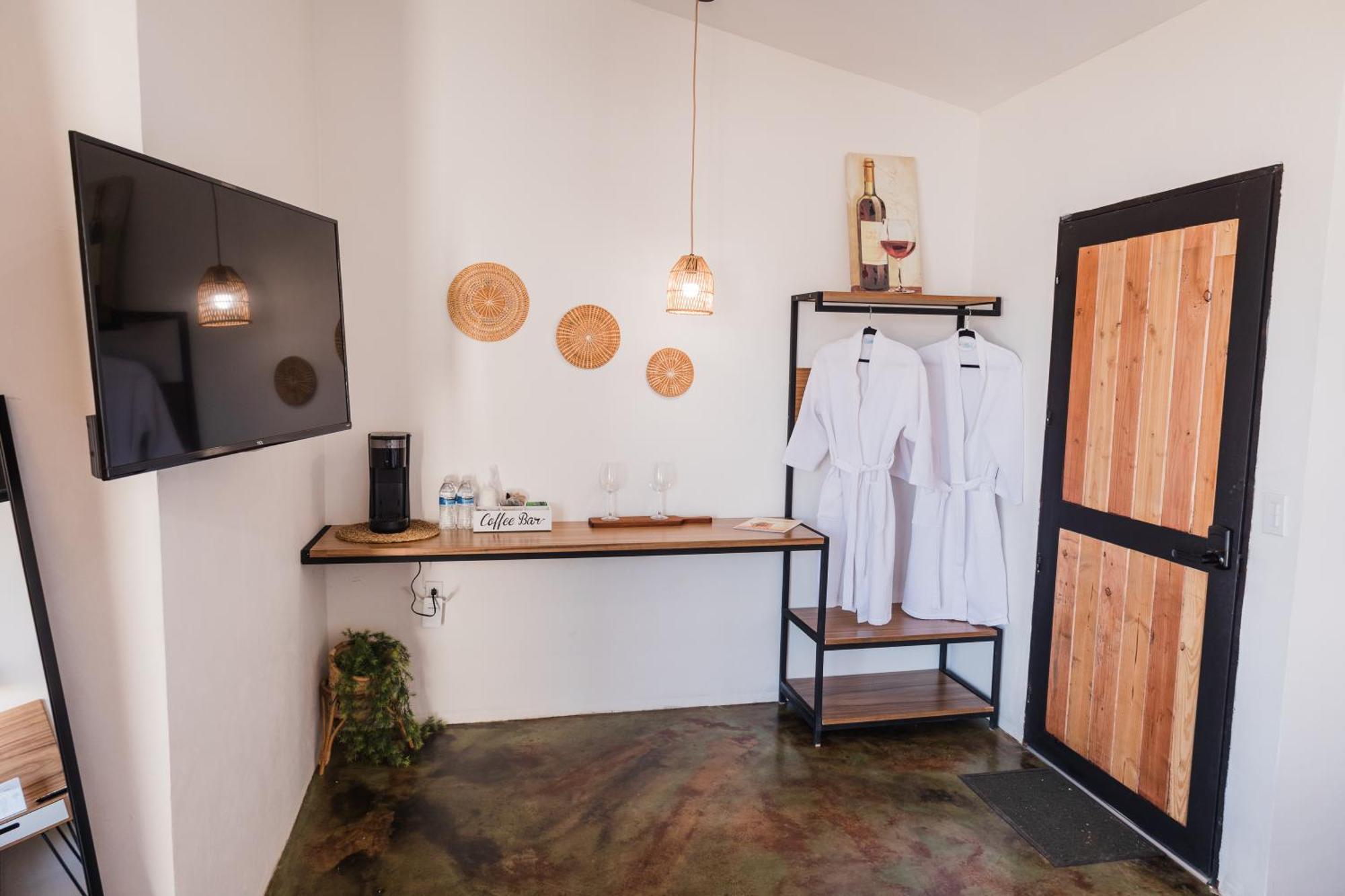 Vl Uno Bed and Breakfast Ενσενάντα Εξωτερικό φωτογραφία