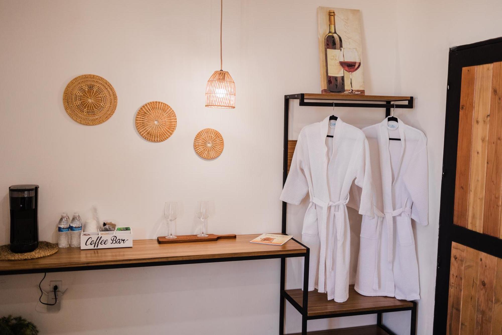 Vl Uno Bed and Breakfast Ενσενάντα Εξωτερικό φωτογραφία