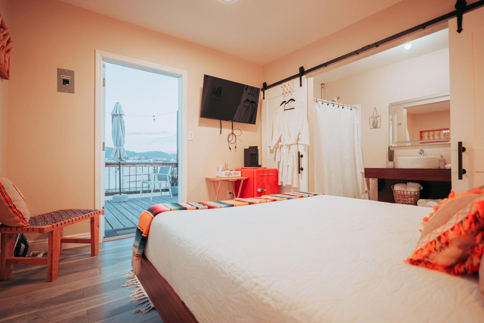 Vl Uno Bed and Breakfast Ενσενάντα Εξωτερικό φωτογραφία