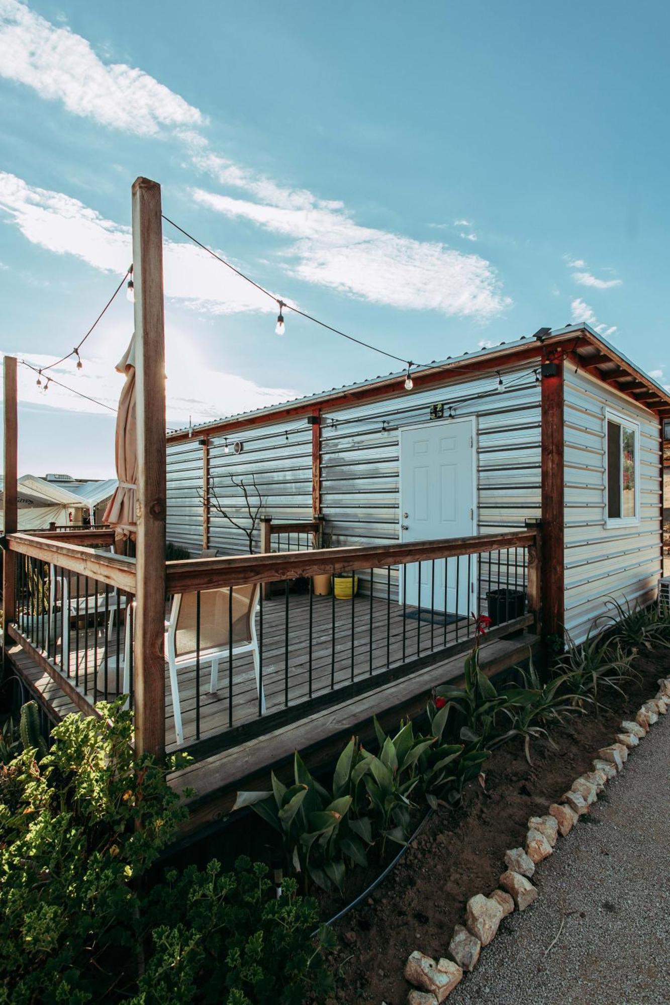 Vl Uno Bed and Breakfast Ενσενάντα Εξωτερικό φωτογραφία